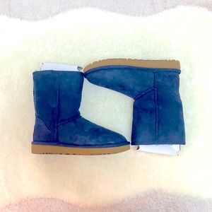 Ugg clasic mini II boots. 🎀